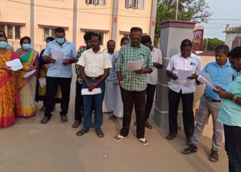 தேசிய குடல் புழு நீக்க வாரத்தை ஒட்டி ஒரத்தூர் பள்ளி மாணவர்களுக்கு மாத்திரைகள் வழங்கப்பட்டன.