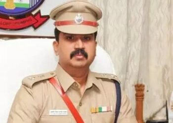 காவல்துறையினரை ஆபாசமாக திட்டியும், காவல் அலுவலகத்தில் குண்டு வெடிக்கும் என்று மிரட்டிய இளைஞர் கைது.   தூத்துக்குடி எஸ்.பி. பாலாஜி சரவணன் அதிரடி நடவடிக்கை.