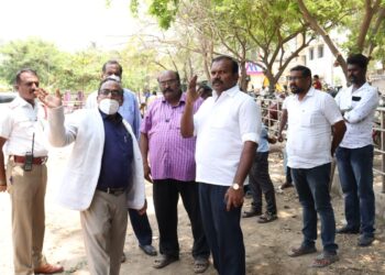 அரசு மருத்துவமனைக்கு அவசர கால ஆம்புலன்ஸ்கள் போக்குவரத்து தடையின்றி வந்து செல்வதற்கு துரித நடவடிக்கை..  மேயர் என்.பி ஜெகன் அதிரடி  நோயாளிகள், பொதுமக்கள், சமூகஆர்வலர்கள் பாராட்டு..