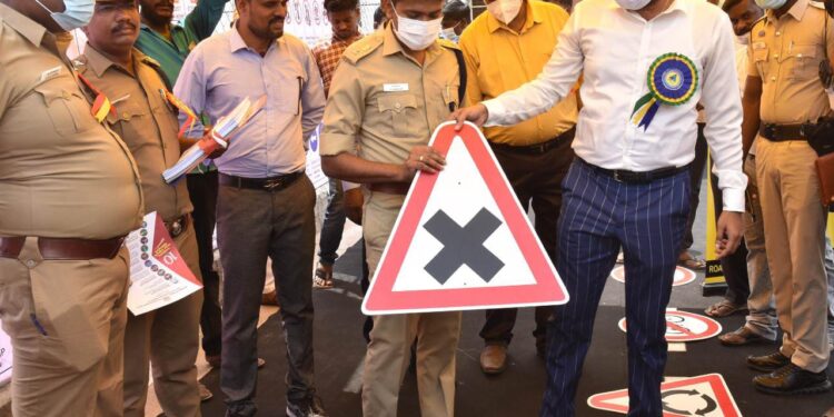 சாலை பாதுகாப்பு விழிப்புணர்வு கருத்தரங்கம்