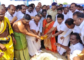 திருச்செந்தூரில். ரூ.3.95 கோடியில் மார்க்கெட்டிற்கு புதிய கட்டிடம்: அமைச்சர் அனிதா ராதாகிருஷ்ணன்  அடிக்கல் நாட்டினார்.