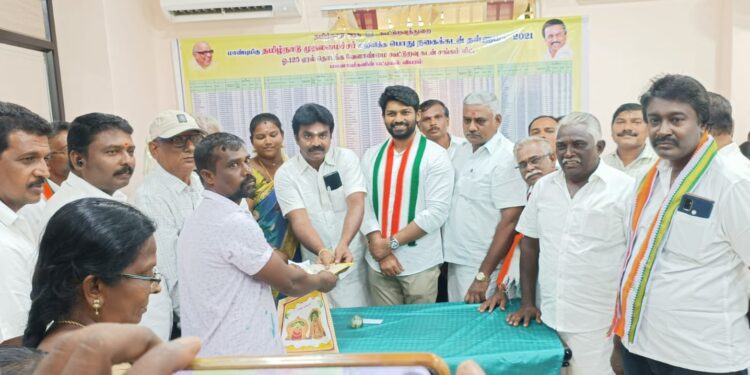 ஏரல் தொடக்க வேளாண்மை கூட்டுறவு கடன் சங்கத்தில் நகைக்கடன் தள்ளுபடி வழங்கும் விழா