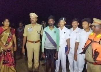 எல்லை தாண்டி மீன் பிடித்ததாக இலங்கை மீனவர் ஒருவரைக் கைது செய்தது இந்தியக் கடலோரக் காவல் படை – வேதாரண்யம் கடலோர பாதுகாப்பு குழும போலீசாரிடம் இலங்கை மீனவர் ஒப்படைப்பு