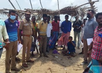 தமிழக மீனவர்களை தாக்கி இலங்கை கடற்படையினர் அட்டூழியம்.