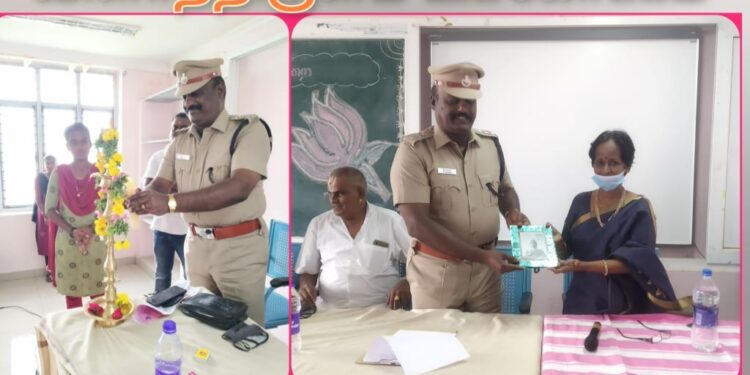 நாகலாபுரம் அரசு கலை மற்றும் அறிவியல் கல்லூரியில் விளாத்திகுளம் டிஎஸ்பி பிரகாஷ் தலைமையில் மாணவர்களுக்கு விழிப்புணர்வு நிகழ்ச்சி