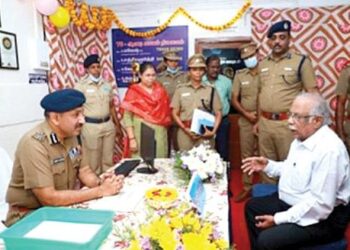 பொதுமக்களை மரியாதையுடன் நடத்த ஆவடி காவல் நிலையத்தில் வரவேற்பு பிரிவு  ஆவடி கமிஷனர்  சந்தீப் ராய் ரத்தோர் துவக்கி வைத்தார்.