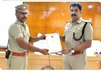 தூத்துக்குடி மாவட்டத்தில் சிறப்பாக பணியாற்றிய 3 ஆய்வாளர்கள் உட்பட 33 காவல்துறையினருக்கு, எஸ்.பி.பாலாஜி சரவணன் வெகுமதி மற்றும் பாராட்டு சான்றிதழ்