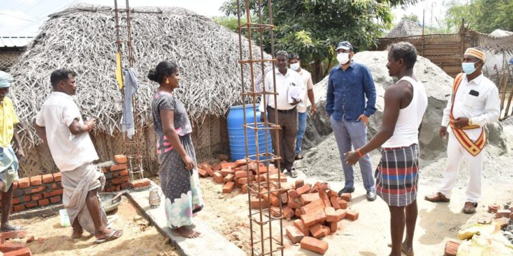 கீழையூர் ஊராட்சி ஒன்றிய பகுதிகளில் நடைபெற்று வளர்ச்சி திட்ட பணிகளை மாவட்ட ஆட்சியர் டாக்டர் அருண் தம்புராஜ் ஆய்வு 