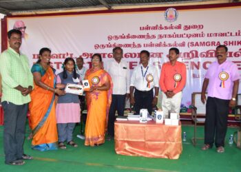 நாகையில் நடந்த அறிவியல் கண்காட்சியில் வேதாரண்யம் அடுத்த ஆயக்காரன்புலம் பள்ளி மாணவி ஹவ் திங் ஒர்க் தலைப்பில் மாவட்ட அளவில் முதலிடம்