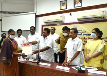 இலங்கை அரசினால் பாதிக்கப்பட்ட விசைப்படகு உரிமையாளர்களுக்கு நிதியுதவி – மீன்வளத்துறை அமைச்சர் அனிதா ராதாகிருஷ்ணன் வழங்கினார்