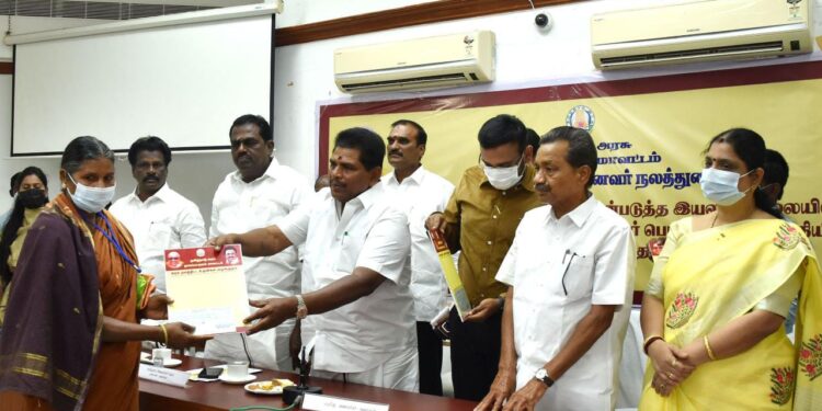 இலங்கை அரசினால் பாதிக்கப்பட்ட விசைப்படகு உரிமையாளர்களுக்கு நிதியுதவி – மீன்வளத்துறை அமைச்சர் அனிதா ராதாகிருஷ்ணன் வழங்கினார்