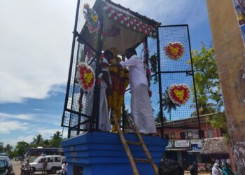 சட்ட மேதை டாக்டர் அம்பேத்கர் பிறந்த நாள்- வேதாரண்யத்தில் அவரது திருவுருவச் சிலைக்கு அரசியல் கட்சியினர் மாலையிட்டு மரியாதை.