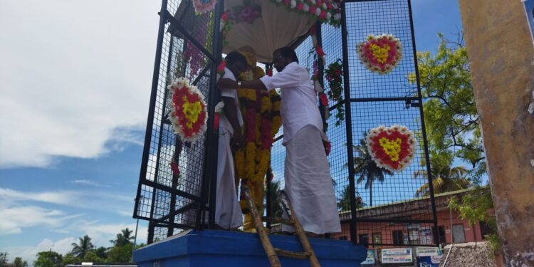 சட்ட மேதை டாக்டர் அம்பேத்கர் பிறந்த நாள்- வேதாரண்யத்தில் அவரது திருவுருவச் சிலைக்கு அரசியல் கட்சியினர் மாலையிட்டு மரியாதை.