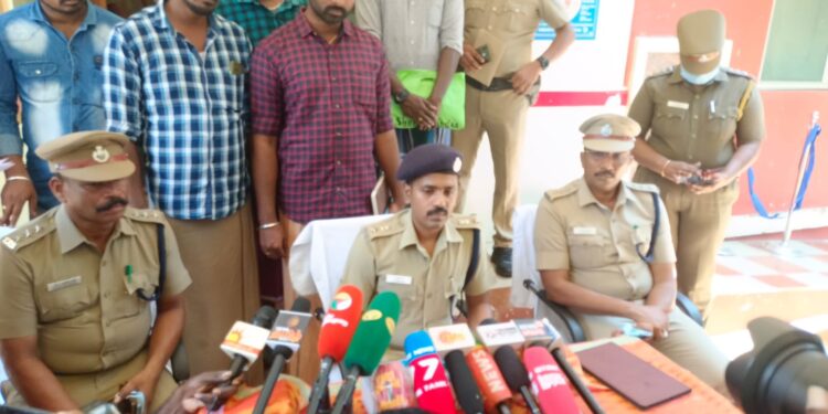 வேதாரண்யம் அருகேஇருசக்கர வாகனத்தில் கடத்தி வரப்பட்ட 8 லட்சம் ரூபாய் மதிப்பிலான போதைப்பொருள் பறிமுதல் – மூவர் கைது