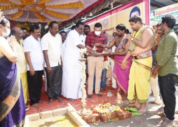 வடிகால் கட்டும் பணிக்கான பூமி பூஜை – மாவட்ட ஆட்சியர் துவக்கி வைத்தார்