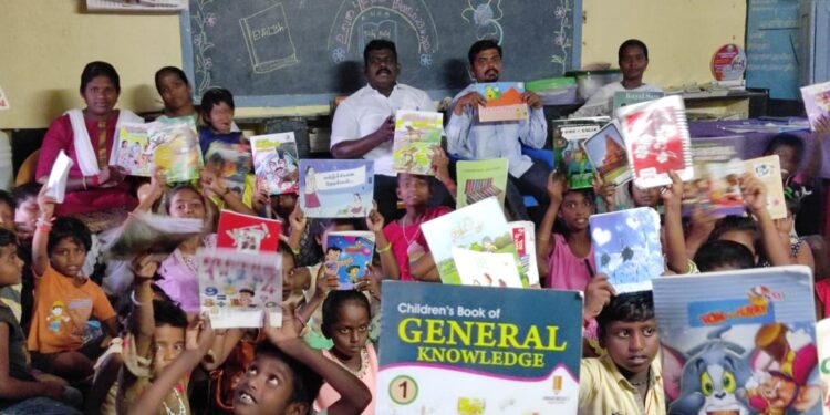 உலக புத்தக தினத்தில் அரசு பள்ளி மாணவர்களின் அறிவுத் தேடலுக்கு அடித்தளமிடும் இல்லம் தேடிக் கல்வி மையங்கள்