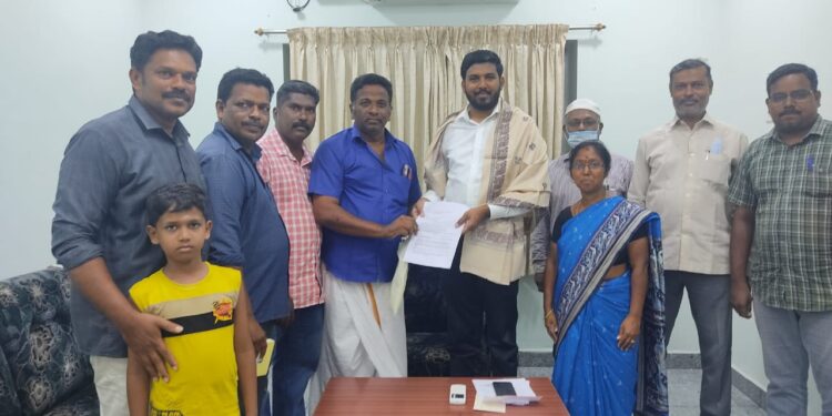 ஊக்க ஊதிய உயர்வு கோரி ஆசிரியர்கள் நாகை தொகுதி எம்.எல்.ஏவிடம் மனு