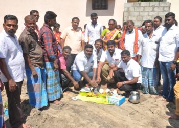 தூத்துக்குடி அதிமுக தெற்கு மாவட்ட செயலாளர் பதவிக்கு முன்னாள் அமைச்சர் சி.த.செல்லப்பாண்டியன் விருப்பமனு அளித்தார்.  