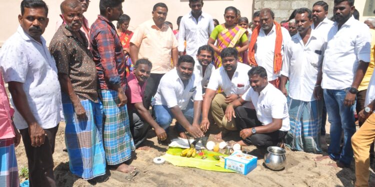 தூத்துக்குடி அதிமுக தெற்கு மாவட்ட செயலாளர் பதவிக்கு முன்னாள் அமைச்சர் சி.த.செல்லப்பாண்டியன் விருப்பமனு அளித்தார்.