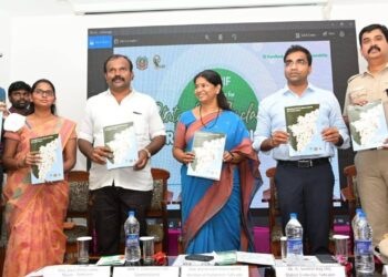 கொரோனா தடுக்கும் நடவடிக்கையாக தூத்துக்குடி மாநகர பகுதியில் வரும் 30ம் தேதி 127 இடங்களில் சிறப்பு தடுப்பு ஊசி செலுத்தும் முகாம்!!  மேயர் ஜெகன் பெரியசாமி, ஆணையர் சாருஸ்ரீ தலைமையில் ஏற்பாடுகள் தீவிரம்!!