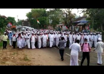 உப்பு சத்தியாக்கிரகம் 92 ஆண்டு நினைவு நாள்- தியாகிகள் , காங்கிரஸ் கட்சியினர் உப்பு அள்ளினர்.