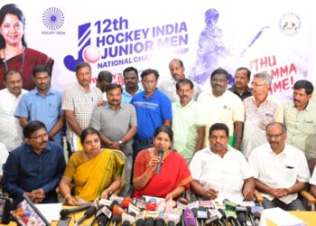 ஹாக்கி யூனிட் ஆப் தமிழ்நாடு நடத்தும் 12 வது ஹாக்கி இந்தியா தேசிய ஜூனியர் ஆண்கள் ஹாக்கி போட்டிகள் மே,17 முதல் 28 தேதி வரை கோவில்பட்டியில் நடைபெறுகிறது.  கனிமொழி எம்பி தகவல்!!!