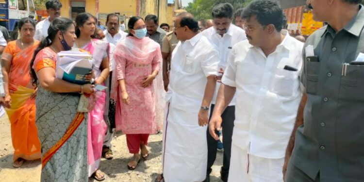 நெல் கொள்முதல் நிலையத்தில் மூட்டைக்கு ரூ.120 கட்டாய வசூல் விவசாயிகள் புகார்!! அதிரடி ஆய்வுகள் மேற்கொண்ட உணவு அமைச்சர், காஞ்சிபுரம் மாவட்ட ஆட்சியர்!!