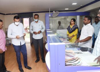 வேதாரண்யத்தில் தமிழ்நாடு ஆரம்பப்பள்ளி ஆசிரியர் கூட்டணி சார்பில் கண்டன ஆர்ப்பாட்டம்