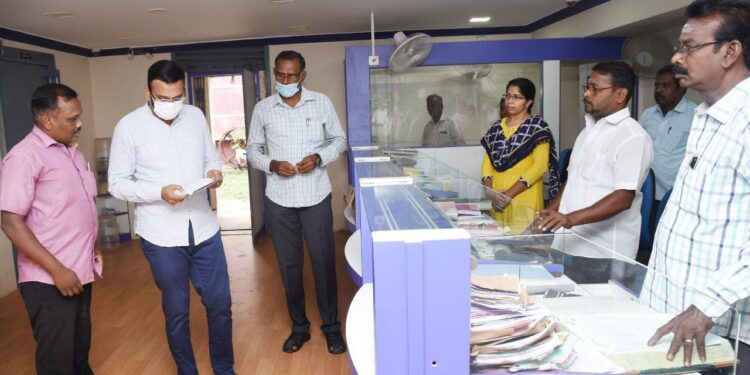 வேதாரண்யத்தில் தமிழ்நாடு ஆரம்பப்பள்ளி ஆசிரியர் கூட்டணி சார்பில் கண்டன ஆர்ப்பாட்டம்