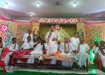 நாகப்பட்டினம் மாவட்டம் வேதாரண்யத்தை அடுத்த செம்போடை யில் பாரதிய ஜனதா கட்சியின் நாகை மாவட்ட தலைவருக்கு பாராட்டு விழா