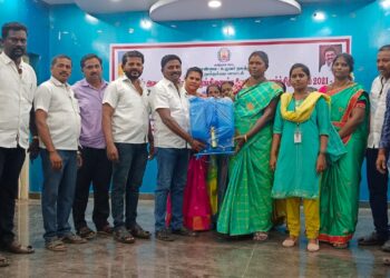 கலைஞரின் அனைத்து கிராம ஓருங்கிணைந்த வேளாண்மை வளர்ச்சி திட்டம்  தூத்துக்குடி  மாப்பிள்ளையூரணியில் வேளாண்மை வளர்ச்சி திட்டம் குறித்து முதலமைச்சர் மு.க.ஸ்டாலின் கானொலி மூலம் பேசினார்.