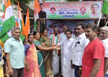 தூத்துக்குடி தெற்கு மண்டல காங்கிரஸ் சார்பாக  நீர் மோர் பந்தலை   முன்னாள் சட்டமன்ற உறுப்பினர் டேனியல்ராஜ் திறந்து வைத்தார்.