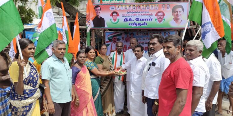 தூத்துக்குடி தெற்கு மண்டல காங்கிரஸ் சார்பாக  நீர் மோர் பந்தலை   முன்னாள் சட்டமன்ற உறுப்பினர் டேனியல்ராஜ் திறந்து வைத்தார்.