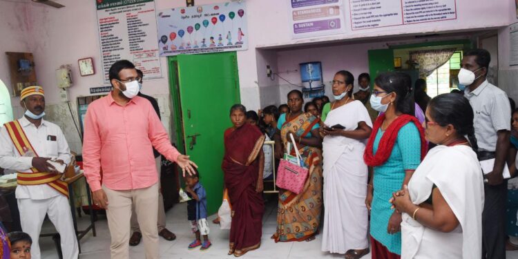 நாகை மாவட்டத்தில் நீர்வளத்துறை சார்பில் நடைபெறும் தூர்வாரும் பணிகளை மாவட்ட ஆட்சியர் ஆய்வு