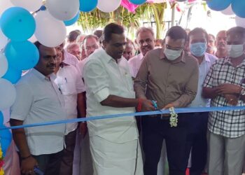 வேதாரண்யத்தை அடுத்த ஆயக்காரன்புலம் ஊராட்சியில் கும்பகோணம் மத்திய கூட்டுறவு வங்கி லிட் கிளை திறப்பு