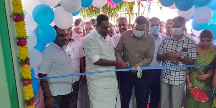 வேதாரண்யத்தை அடுத்த ஆயக்காரன்புலம் ஊராட்சியில் கும்பகோணம் மத்திய கூட்டுறவு வங்கி லிட் கிளை திறப்பு