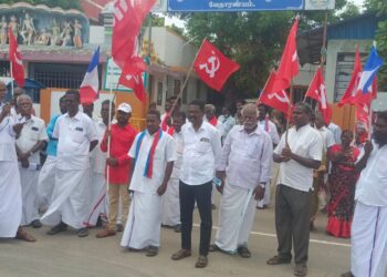 வேதாரண்யத்தில் பெட்ரோல் டீசல் சமையல் எரிவாயு விலை உயர்வு வேலையின்மை மத்திய அரசின் மக்கள் விரோத போக்கை கண்டித்து கண்டன ஆர்ப்பாட்டம்