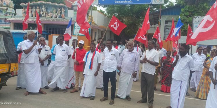 வேதாரண்யத்தில் பெட்ரோல் டீசல் சமையல் எரிவாயு விலை உயர்வு வேலையின்மை மத்திய அரசின் மக்கள் விரோத போக்கை கண்டித்து கண்டன ஆர்ப்பாட்டம்