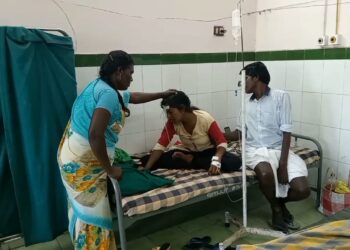 வேதாரண்யத்தை அடுத்த ஆயக்கான்புலத்தில் மருத்துவ படிப்பை தொடர முடியாத மருத்துவ மாணவி தற்கொலைக்கு முயன்ற சம்பவம் சோகத்தை ஏற்படுத்தி உள்ளது.