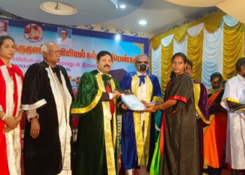 வேதாரண்யதில் குருகுலம் கல்வியல் கல்லூரியில் பெண்கள்   பட்டமளிப்பு விழா