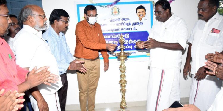 நாகை அடுத்த தலைஞாயிறில் புதிய பொது சுகாதார மையம் கட்டுவதற்கான பூமி பூஜை – மாவட்ட ஆட்சியர் பங்கேற்று துவக்கி வைத்தார்