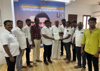 திமுக உட்கட்சி தேர்தல் –  தூத்துக்குடி ஒன்றியம் கிழக்கு பகுதி செயலாளர் பதவிக்கு மாப்பிள்ளையூரணி ஊராட்சி மன்ற தலைவர் சரவணக்குமார் தேர்தல் அதிகாரியிடம் விருப்பமனு அளித்தார்.