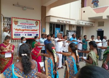 வேதாரண்யத்தில் வேதாரணியம் நகராட்சி நகரங்களின் தூய்மைக்கான மக்கள் இயக்கம் சிறப்பு தூய்மை பணி சிறப்பான தொடக்கம்