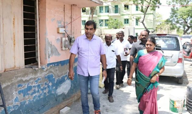 தூத்துக்குடி அரசு பள்ளிகளில் மாணவர்கள் சேர்க்கையை அதிகரிப்பது குறித்து விழிப்புணர்வு கலை நிகழ்ச்சி!! அமைச்சர், மேயருக்கு கல்தா கொடுத்த கல்வி அதிகாரி!! கல்வி அமைச்சரிடம் புகார் தெரிவிப்பதாக அமைச்சர் கீதா ஜீவன் ஆவேசம்!!