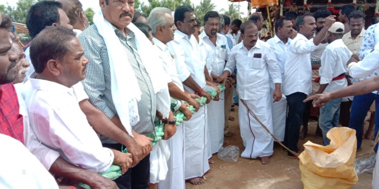 வேதாரண்யத்தை அடுத்த கோடியக்காடு அமிர்தகடேஸ்வரர் திருக்கோயில் வைகாசி விசாகத் திருவிழாவையொட்டி தேரோட்டம்