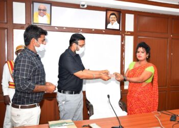 நாகப்பட்டினம் மாவட்ட ஆட்சியர் அலுவலகத்தில் மக்கள் குறைதீர்க்கும் நாள்   கூட்டம் மாவட்ட ஆட்சித்தலைவர் டாக்டர் அ.அருண்தம்புராஜ் அவர்கள் தலைமையில் நடைபெற்றது.