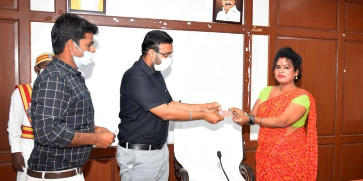 நாகப்பட்டினம் மாவட்ட ஆட்சியர் அலுவலகத்தில் மக்கள் குறைதீர்க்கும் நாள்   கூட்டம் மாவட்ட ஆட்சித்தலைவர் டாக்டர் அ.அருண்தம்புராஜ் அவர்கள் தலைமையில் நடைபெற்றது.