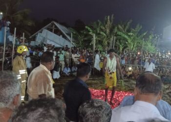 வேதாரணியம் ஞாயிற்று சந்தை தோப்பு அருள்மிகு தேவி திரௌபதி அம்மன் ஆலய தீமிதி உற்சவம்