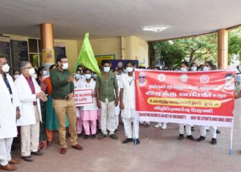 நாகை  அரசு மருத்துவக் கல்லூரிய மருத்துவமனையில் ரத்த தானம் அளிப்போர் தின விழிப்புணர்வு பேரணி – மாவட்ட ஆட்சியர் அருண்தம்புராஜ் துவக்கி வைப்பு