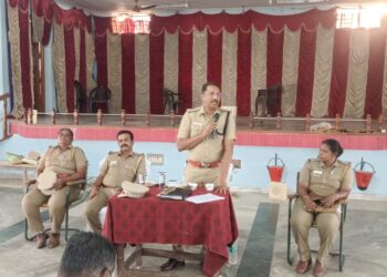 வேதாரண்யத்தில் வேதாரணியம் உட்கோட்ட மாவட்ட துணை கண்காணிப்பாளர் தலைமையில் கந்துவட்டி சம்பந்தமான விழிப்புணர்வு கூட்டம் நடைபெற்றது.